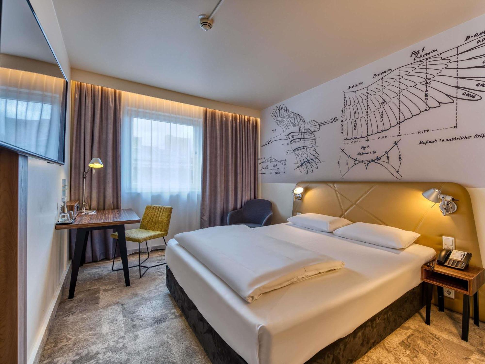 Standard Queen Room